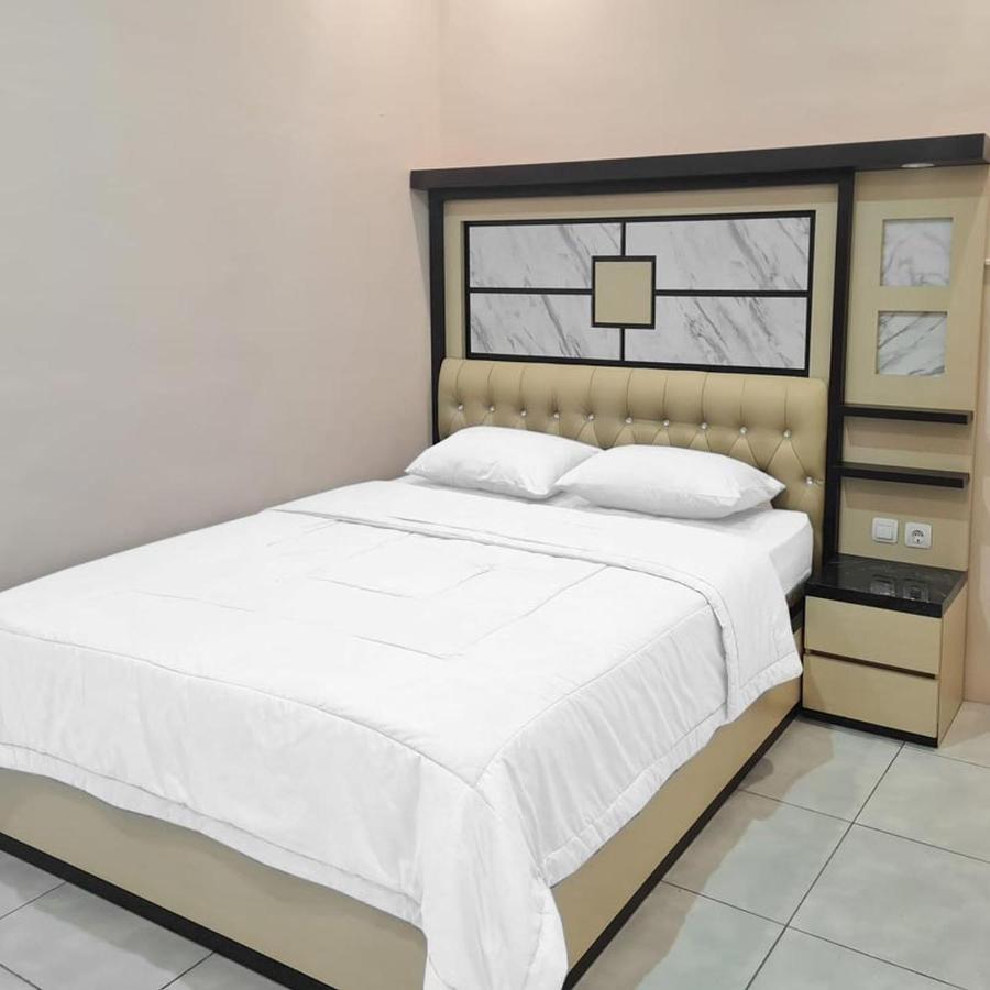 Hotel Reddoorz @ Jalan Nyai Enat Sampit Extérieur photo